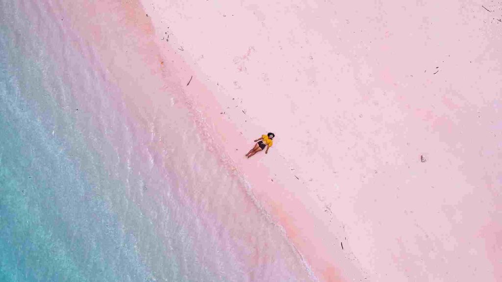pink beach labuan bajo