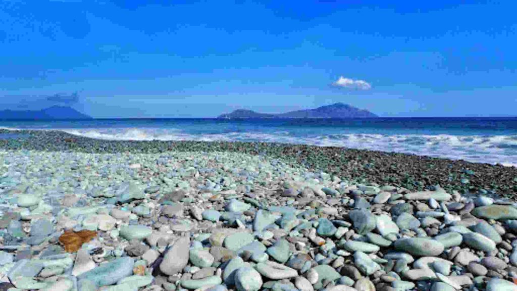 blue stone beach ende