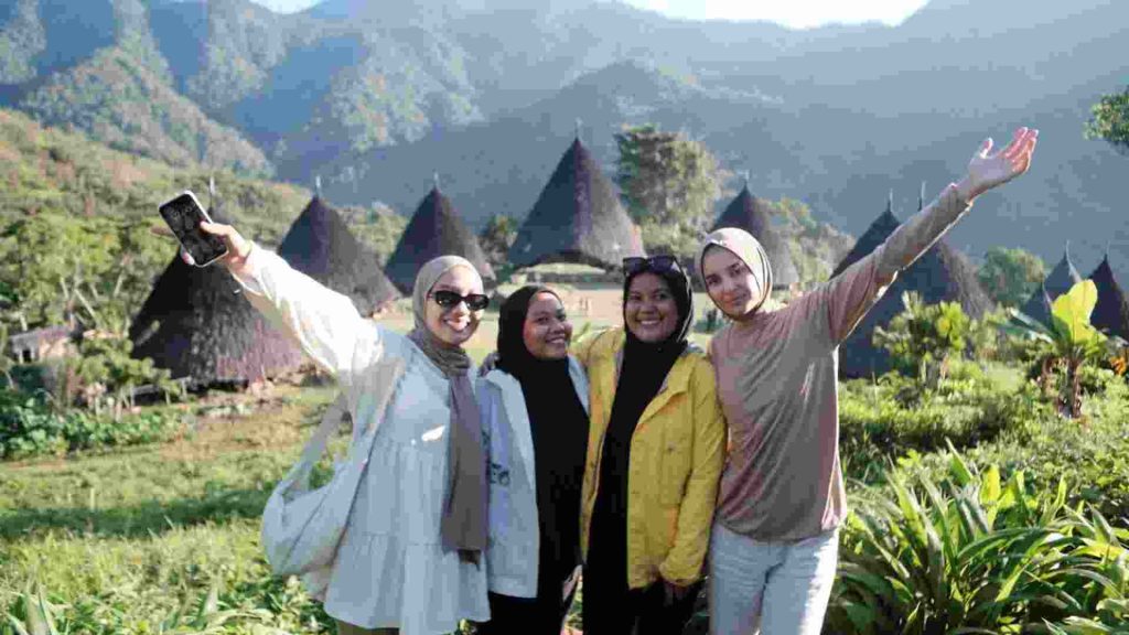 trip wae rebo labuan bajo