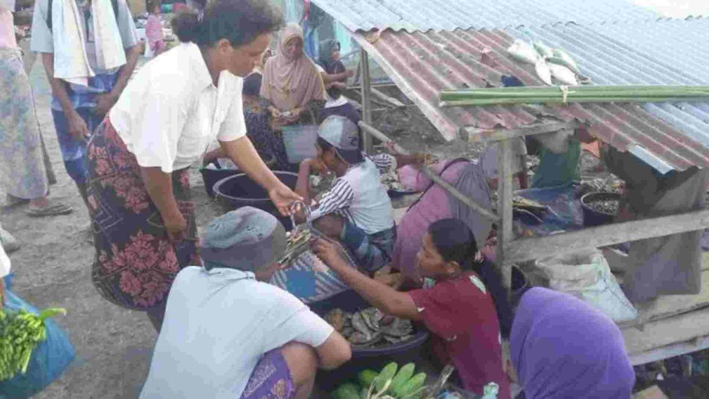 pasar barter warloka labuan bajo