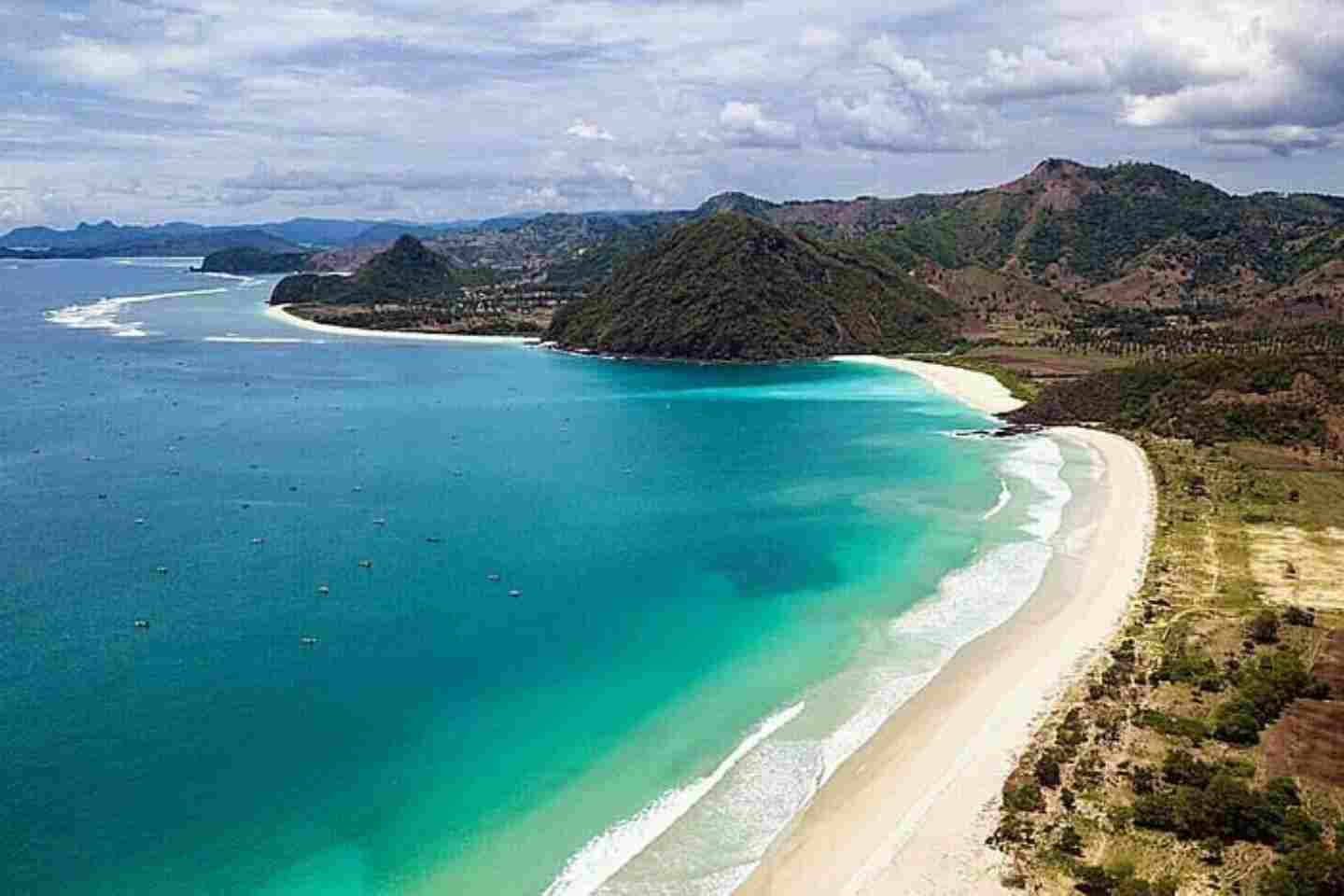 paket tour pantai mawun selong belanak