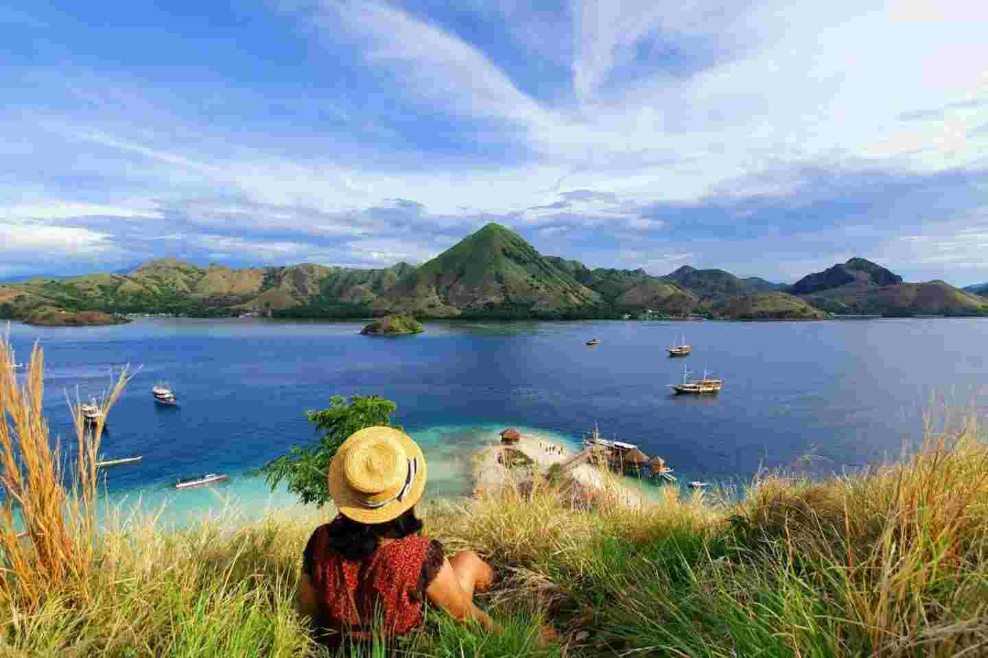 paket sunset trip labuan bajo