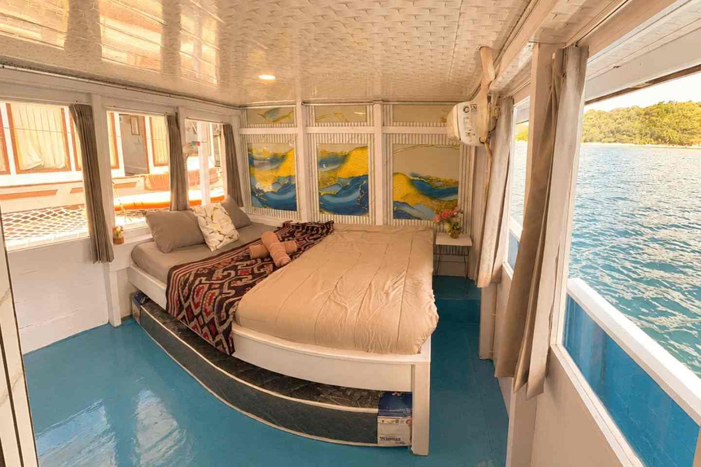 room kapal phinisi