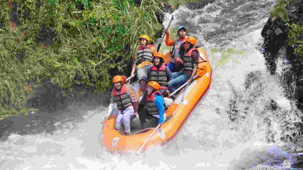 wisata arung jeram kasembon malang