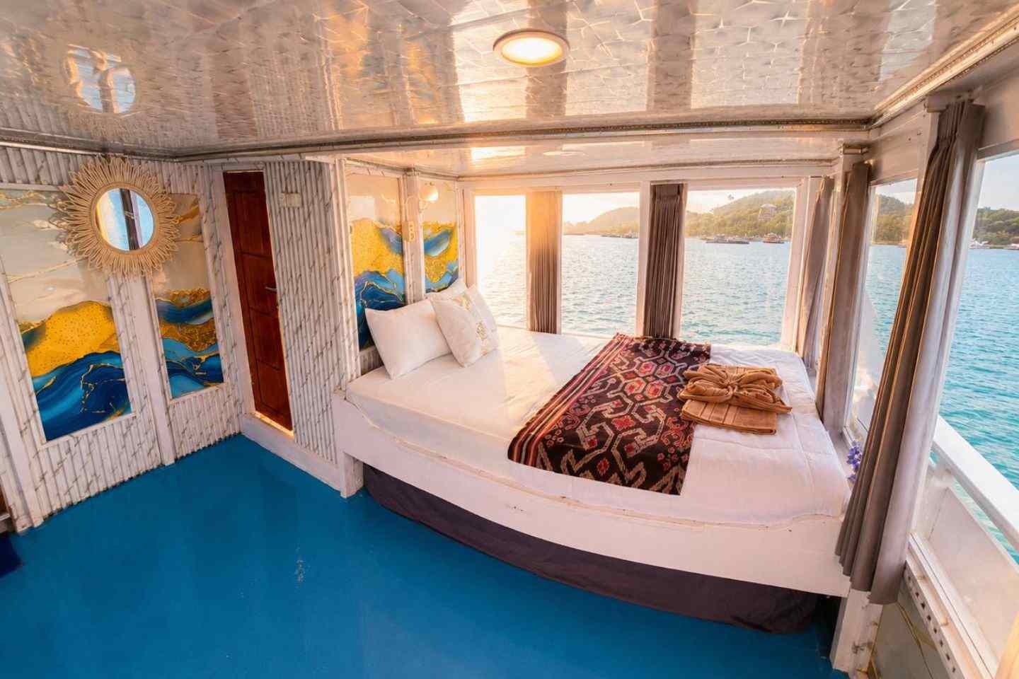 kamar phinisi king cirox