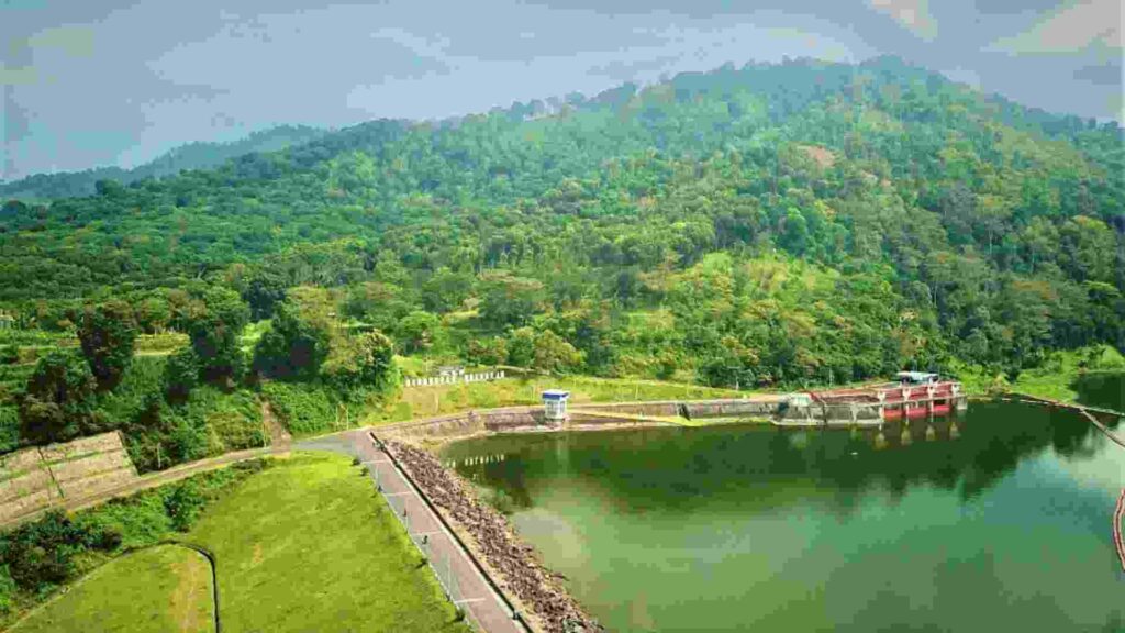 taman wisata selorejo malang