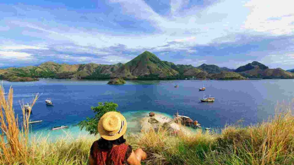 ke labuan bajo dari makassar