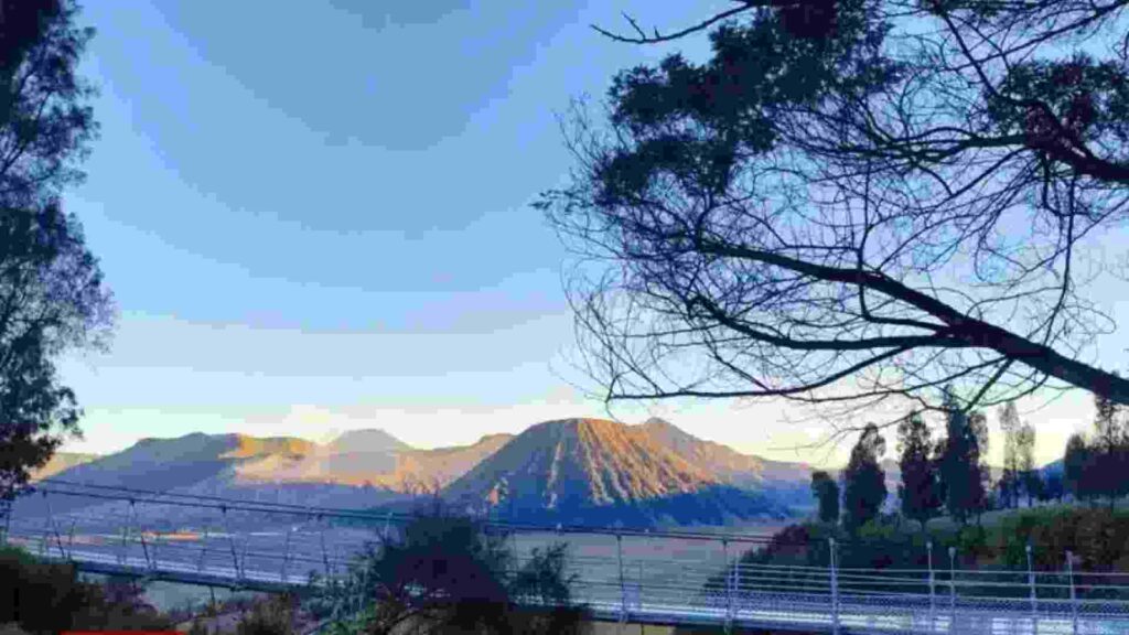 jembatan kaca bromo seruni point